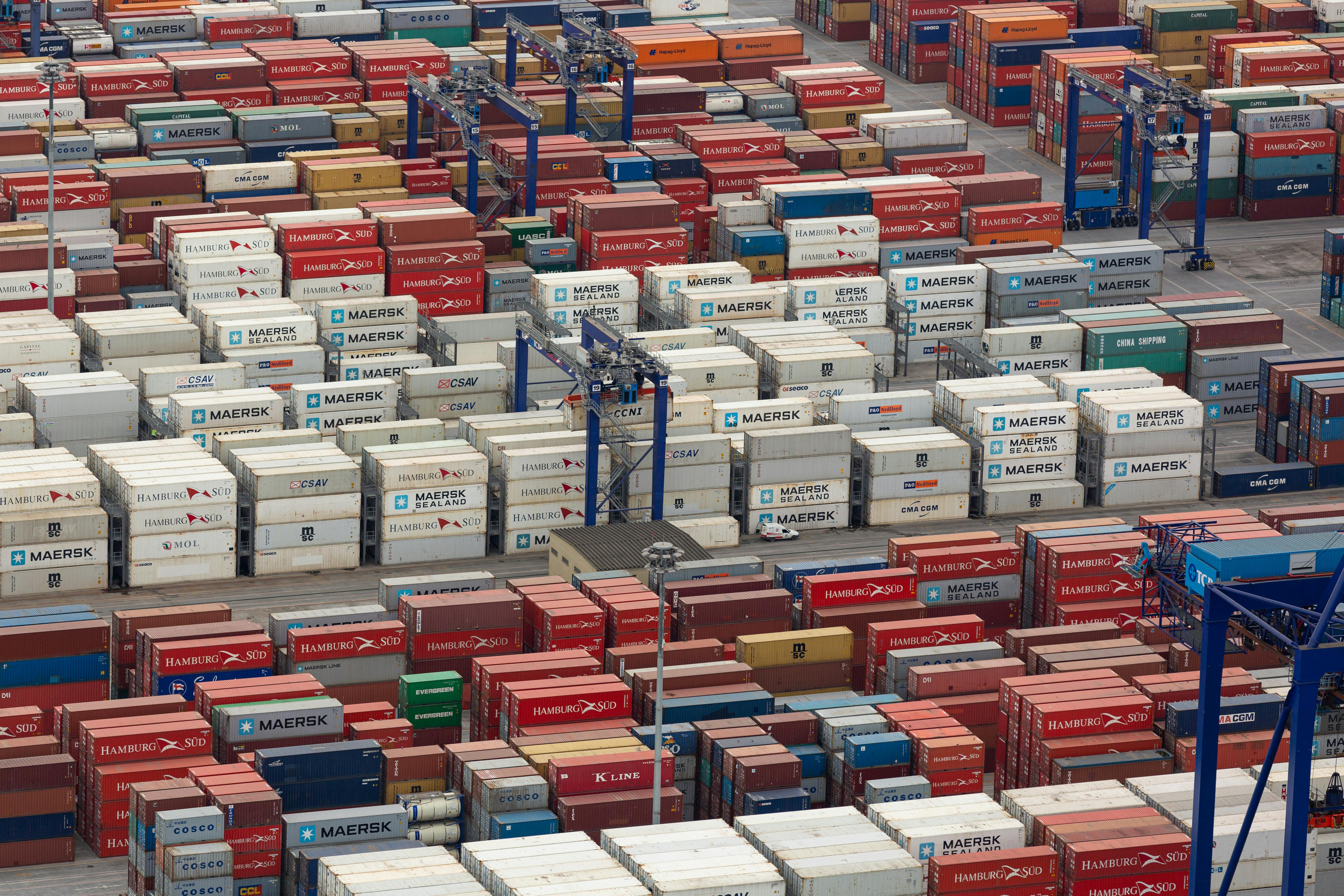 Port operations and cargo handling for Portus Forwarders